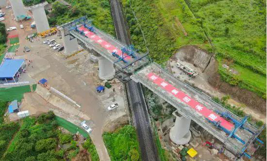 多個速度傳感器實時監(jiān)測轉(zhuǎn)體速度,兩條3000噸大橋?qū)崿F(xiàn)精準(zhǔn)對接 多個速度傳感器實時監(jiān)測轉(zhuǎn)體速度,兩條3000噸大橋?qū)崿F(xiàn)精準(zhǔn)對接